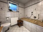 VERKAUFT - Gepflegte Souterrain-Wohnung in ruhiger Lage - für den Käufer provisionsfrei - Badezimmer