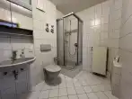 Badezimmer mit Dusche und Badewanne - Verkauft - Gepflegte 2-Zi.-Whg. mit EBK und großem Badezimmer - Verkauft