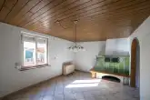 Wohnzimmer - VERKAUFT - Älteres, preiswertes Ein- bis Zweifamilienhaus mit Garage und Hof - VERKAUFT