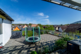 Neuwertiges, altersgerechtes Einfamilienhaus in absolut ruhiger Lage - für den Käufer provisionsfrei - Ansicht Terrasse mit Garten