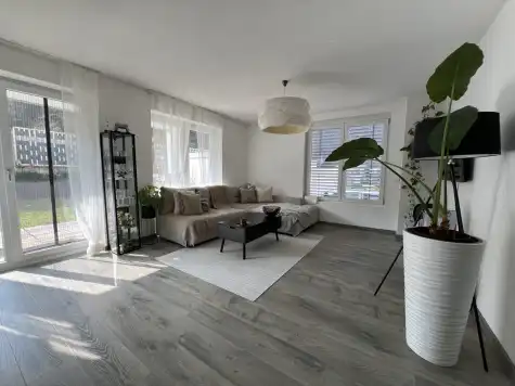 VERKAUFT – Neuwertige, attraktive und altersgerechte 2-Zi.-ETW mit Gartenanteil und Garage, 77933 Lahr/Schwarzwald, Erdgeschosswohnung
