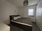 Schlafzimmer - VERKAUFT - Neuwertige, attraktive und altersgerechte 2-Zi.-ETW mit Gartenanteil und Garage