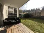 Terrassenansicht - VERKAUFT - Neuwertige, attraktive und altersgerechte 2-Zi.-ETW mit Gartenanteil und Garage