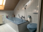 Ein- bis Zweifamilienhaus mit Einliegerwohnung in Grafenhausen - Badezimmer DG