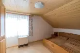Schlafzimmer DG - Verkauft- Ein- bis Zweifamilienhaus in attraktiver Lage mit tollem Garten - Verkauft