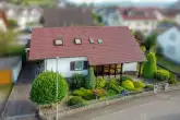 Ansicht von der Straße - Verkauft- Ein- bis Zweifamilienhaus in attraktiver Lage mit tollem Garten - Verkauft