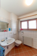 VERKAUFT - Sehr gepflegtes 1-2-Familienhaus mit Ausblick in Oberweier - VERKAUFT - Badezimmer EG